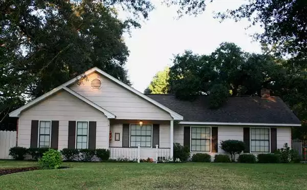 image of single story farmhouse plan 2846